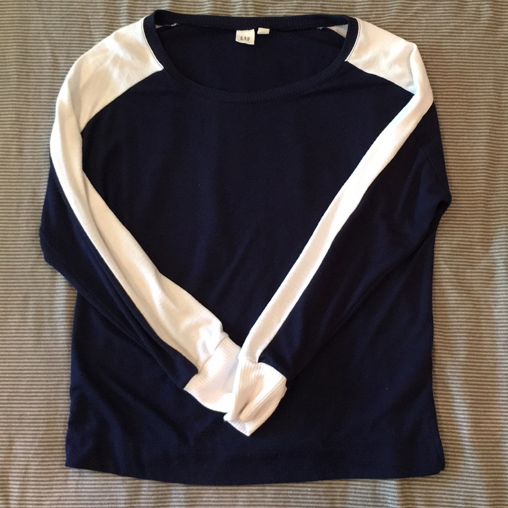 Gap sweater